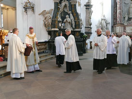 Diakonenweihe im Fuldaer Dom (Foto: Karl-Franz Thiede)